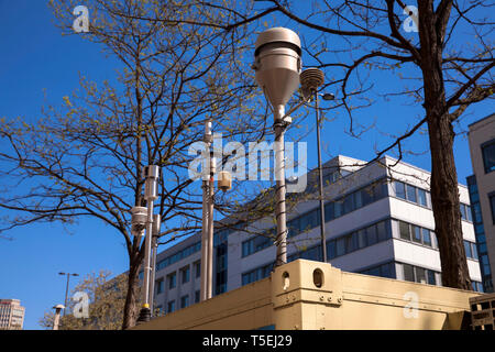 Feinstaub und eine Messstation am Turiner Straße, Köln, Deutschland. Luft- und Feinstaub-Messstation in der Turiner Straße. Koeln, Deu Stockfoto