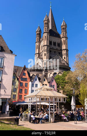Der Fischmarkt in der Altstadt, die Häuser vor der Kirche Groß St. Martin, Köln, Deutschland der Fischmarkt in der Altstadt, Haeuser Stockfoto