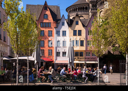 Der Fischmarkt in der Altstadt, die Häuser vor der Kirche Groß St. Martin, Köln, Deutschland der Fischmarkt in der Altstadt, Haeuser Stockfoto
