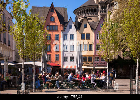 Der Fischmarkt in der Altstadt, die Häuser vor der Kirche Groß St. Martin, Köln, Deutschland der Fischmarkt in der Altstadt, Haeuser Stockfoto