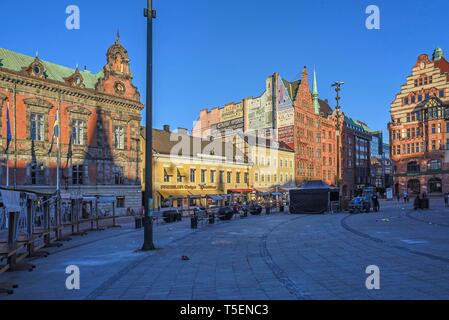 Panorama banner Paläste auf dem Platz Stortorget übersehen. Die Stortorget erstellt im Jahre 1540 ist mit 2.500 qm das größte und auch das Olde Stockfoto