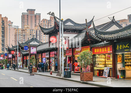 SHANGHAI, China, Dezember - 2018 - traditionellen kommerziellen Alte Straße in der Stadt Shanghai, China Stockfoto