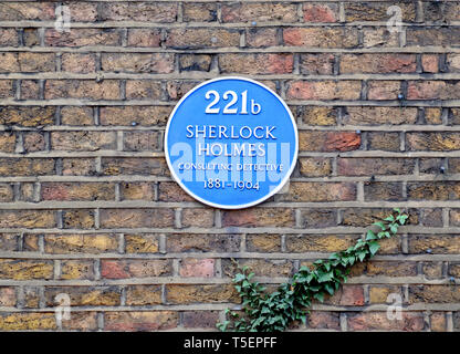 London, England, UK. Commemorative blaue Plakette: 221 b Sherlock Holmes Consulting Detective 1881-1904 (fiktiven Charakter) 221b Baker Street Stockfoto