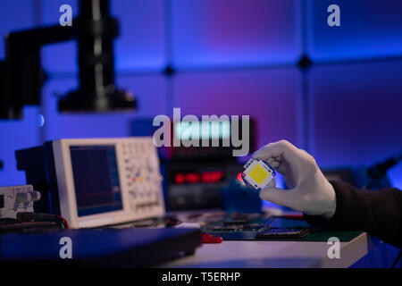 Chip on Board LED in der industriellen Elektronik Labor Stockfoto