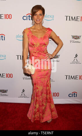 April 23, 2019 - New York City, New York, USA - Anker von MSNBC Live STEPHANIE RUHLE besucht die Anreise für die 2019 mal 100 Gala im Time Warner Center statt. (Bild: © Nancy Kaszerman/ZUMA Draht) Stockfoto