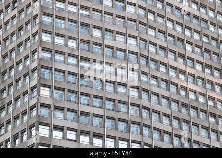 Von außen ein Büro Hochhaus aus Beton und Glas in London für den Hintergrund verwenden Stockfoto