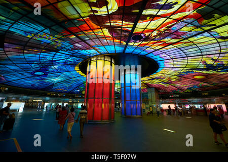 Die beeindruckende KRT, MRT Formosa Boulevard U-Bahnstation leichte Installation. In Kaohsiung, Taiwan. Stockfoto