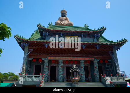 Äußere des Qingshui Chinesischer Tempel entlang Lotus Lake in Kaohsiung, Taiwan. Stockfoto