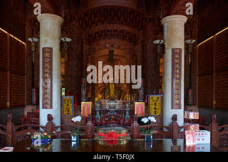 Innenraum der Qingshui Chinesischer Tempel entlang Lotus Lake in Kaohsiung, Taiwan. Stockfoto