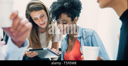 Business Leute, die im Büro Stockfoto