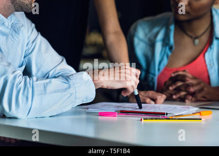 Business Leute, die im Büro Stockfoto