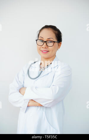 Portrait von zuversichtlich erfahrener Arzt Stockfoto