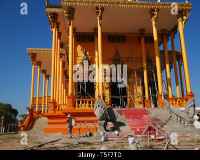 Kampong Thom, Kambodscha. Die fast vollständige neue Pagode der Entri Sam Voreak oder Wat Kampong Thom. 19-12-2018. Stockfoto