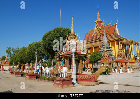 Die atemberaubende neue Tempel von Wat Kampong Thom oder Entri Sam Voreak Pagode. Kampong Thom, Kambodscha. 19-12-2018. Stockfoto