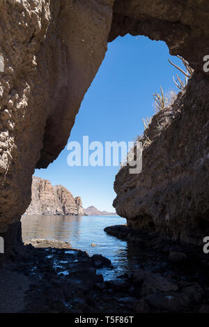 El Arco sea Arch, Danzante Insel, Bucht von Loreto Nat. Park, Baja California Sur, Mexiko. Stockfoto