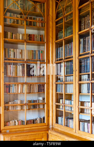 Schloss Radun, Tschechien, 7. April 2019 - Der Innenraum mit schönen alten Bibliothek, Radun Schloss, in der Nähe der Stadt Opava entfernt Stockfoto