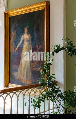 Radun, Tschechien, 7. April 2019 - Der Innenraum mit schönen Bildern an der Wand der Radun Schloss, in der Nähe der Stadt Opava entfernt Stockfoto