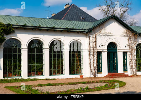 Radun, Tschechien, 7. April 2019 - Blick auf die Orangerie Gewächshaus mit tropischen und subtropischen Früchten Arten gefunden neben dem radun Schloss, Opava Stockfoto