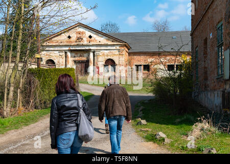 Radun Schloss, Tschechien, 7. April 2019 - Touristen in Radun schloss in der Tschechischen Republik Stockfoto