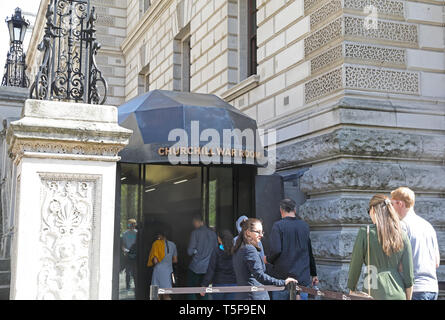 Der Eingang zu den Churchill War Rooms, ein Museum, das ist eine der 5 Zweige des Imperial War Museum, London, UK Stockfoto