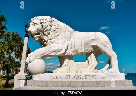 St. Augustine, Florida. Januar 25, 2019. Lion auf Brücke von Löwen im Jahre 1924 an der alten Stadt in Florida gebaut Stockfoto