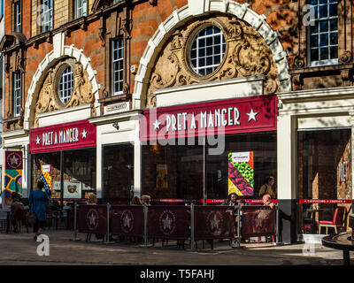 Pret a Manger store - der Pret A Manger Sandwich und Kaffee shop im Haymarket in Norwich, Großbritannien. Pret ist eine in Großbritannien ansässige Kette 1983 gegründet. Stockfoto