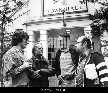 Regisseur Steven Spielberg, Produzent Richard D. Zanuck und Schauspieler Roy Scheider BACKEN 1975 am Set Filmaufnahmen Zanuck - Braun Produktionen/Universal Pictures Stockfoto