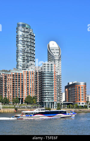 Neue riverside Wohnungen im Wolkenkratzer Apartment Block Gebäude Städtische Landschaft am Ufer des Flusses Themse fast 434 öffentliche Verkehrsmittel East London England Großbritannien Stockfoto