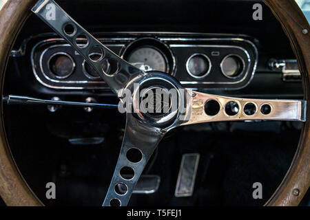 BERLIN - Mai 05, 2018: das Innere der Pony Car Ford Mustang Coupé, 1971. Stockfoto