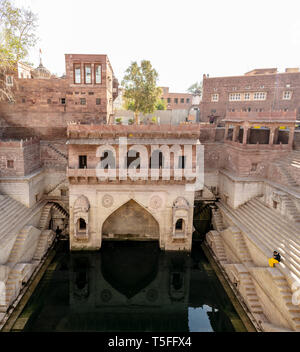 Jodhpur, Rajasthan, Indien; 24-Feb-2019; Toorji Ka Jhalra, ein Schritt - gut Stockfoto