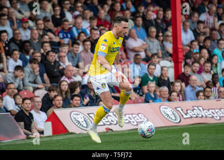 22. April 2019, Griffin Park, London, England; Sky Bet Meisterschaft, Brentford vs Leeds United; Jack Harrison (22) von Leeds mit der Kugel Credit: David John/News Bilder, Englische Fußball-Liga Bilder unterliegen DataCo Lizenz Stockfoto