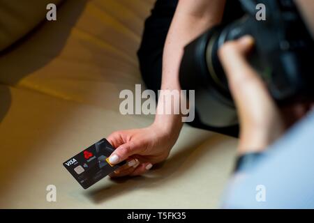 Großbritanniens erste biometrische Fingerabdruck Bank Card von Natwest. Stockfoto