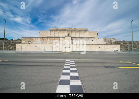 Deutschland, Nürnberg, Zeppelinfeld, Tribüne an den Naziaufmarsch gründen Stockfoto