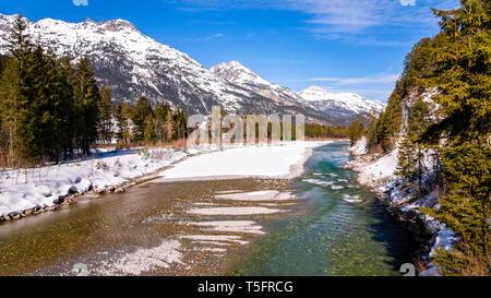 Österreich, Tirol, Lechtal, Lech im Winter Stockfoto