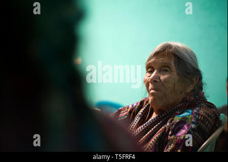 Maya indigenen ältere Frau in San Jorge La Laguna, Solola, Guatemala. Stockfoto