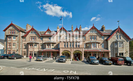 BRAEMAR ABERDEENSHIRE SCHOTTLAND DIE FASSADE DER FIFE ARMS HOTEL Stockfoto