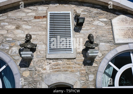 LA MONGIE, Frankreich - Juli 06: Statuen der beiden Gründer des Pic du Midi Sternwarte, Royal, La Mongie, Frankreich am Juli 06, 2018 in La Mongie, F Stockfoto