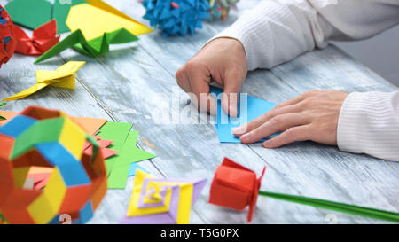 Die blauen origami Figur. Stockfoto