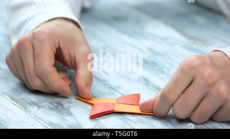 Close up Mann Falten origami Figur. Stockfoto