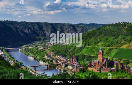 Die Stadt und die Burg Cochem an der Mosel in Deutschland Stockfoto