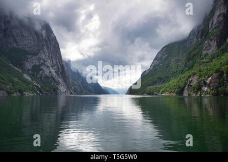 Beeindruckende Aussicht über den Lysefjord in Norwegen Stockfoto