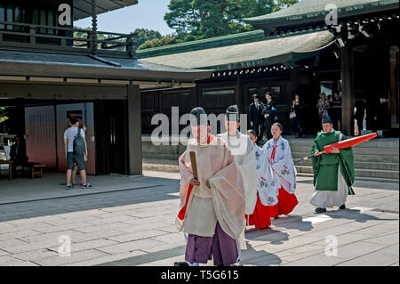 Hochzeit in der Meiji Jingu, (Meiji Schrein) Gründen in Shibuya, Tokio, Japan Stockfoto