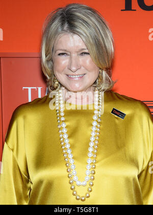 MANHATTAN, NEW YORK CITY, NEW YORK, USA - 23. April: Martha Stewart kommt an der 2019 Zeit 100 Gala im Frederick S. Rose Hall bei Jazz at Lincoln Center" am 23. April 2019 in Manhattan, New York City, New York, United States. (Foto durch Image Press Agency) Stockfoto