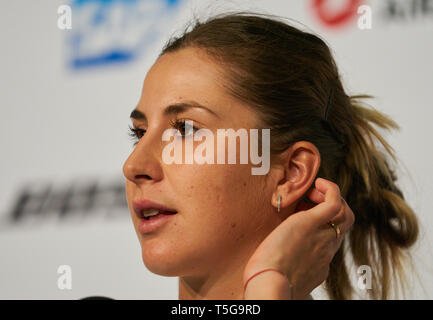 Stuttgart, Deutschland. 24 Apr, 2019. Belinda BENCIC, SUI in der Pressekonferenz in der Tennis Grand Prix Porsche Ladies WTA in Stuttgart, den 24. April 2019. Credit: Peter Schatz/Alamy leben Nachrichten Stockfoto