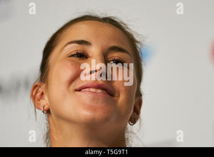 Stuttgart, Deutschland. 24 Apr, 2019. Belinda BENCIC, SUI in der Pressekonferenz in der Tennis Grand Prix Porsche Ladies WTA in Stuttgart, den 24. April 2019. Credit: Peter Schatz/Alamy leben Nachrichten Stockfoto