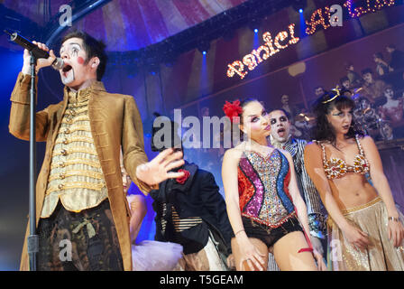 Portland, Oregon, USA. 1. Dez, 2006. Brendon Urie, Sänger für Panik! In der Disco, im Konzert an Memorial Coliseum Dez. 1, 2006. Credit: Bill Putnam/ZUMA Draht/Alamy leben Nachrichten Stockfoto