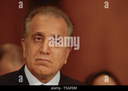 Washington, DC, USA. 15 Mär, 2007. Botschafter Zalmay Khalilzad sieht auf seine Anhörungen der US-Botschafter bei den Vereinten Nationen in Washington DC am 15. März 2007. Credit: Bill Putnam/ZUMA Draht/Alamy leben Nachrichten Stockfoto