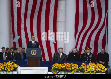 Arlington, Virginia, USA. 11 Nov, 2011. Präsident Barack Obama eine Rede während eines Veterans Day Einhaltung auf dem Arlington National Cemetery November 11, 2011. Credit: Bill Putnam/ZUMA Draht/Alamy leben Nachrichten Stockfoto