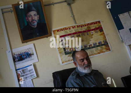 Lashkar Gah, Helmand, Afghanistan. 6 Mär, 2013. Der afghanischen nationalen Polizei Oberstleutnant Torjan, in seinem Büro im Polizeipräsidium in Lashkar Gah, Provinz Helmand, Afghanistan, 6. März 2013. Credit: Bill Putnam/ZUMA Draht/Alamy leben Nachrichten Stockfoto