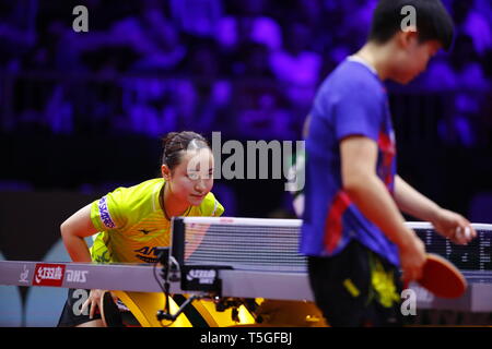 HUNGEXPO Budapest Fair Center, Budapest, Ungarn. 24 Apr, 2019. (L - R) Mima Ito (JPN), Sun Yingsha (CHN), 24. April 2019 - Tischtennis: 2019 Welt Tischtennis Meisterschaften Frauen singles 32 Runde an hungexpo Budapest Fair Center, Budapest, Ungarn. Credit: Sho Tamura/LBA SPORT/Alamy leben Nachrichten Stockfoto